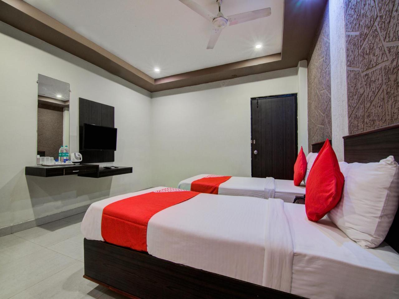 Oyo 16961 Sea Rock Hotell Visakhapatnam Exteriör bild