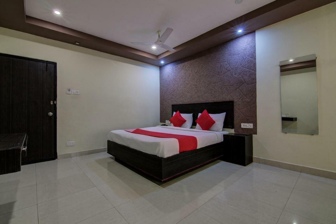 Oyo 16961 Sea Rock Hotell Visakhapatnam Exteriör bild